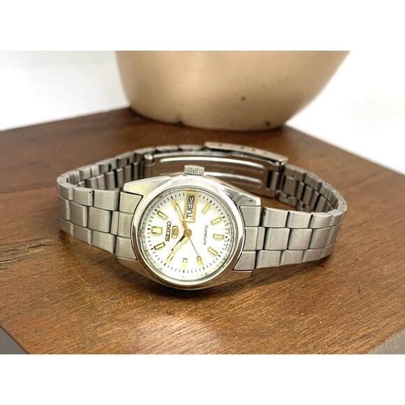 Seiko 5 Women's Watch 4206-0332 Automatic White Dial Day Date Vintage Steel 24mm - Picture 8 of 14